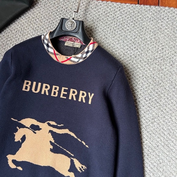 Burberry Navy Blue Crew Neck Knit Sweater with Equestrian Logo - Picture 3 of 8